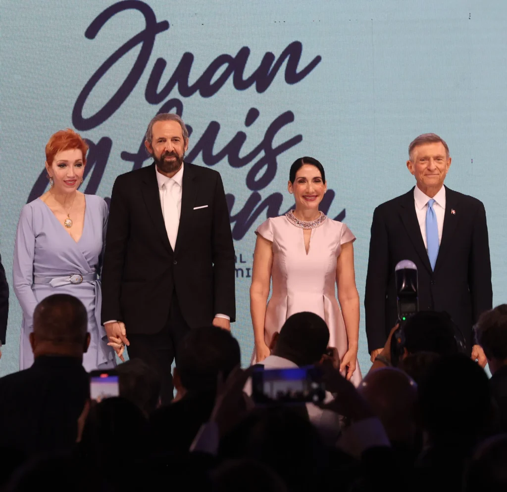 Mirex rinde homenaje a artista Juan Luis Guerra