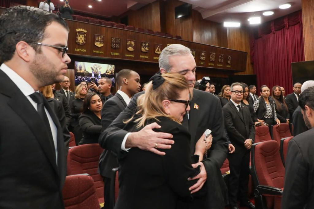 Luis Abinader asiste a honras fúnebres de dirigente político Vicente Sánchez Baret