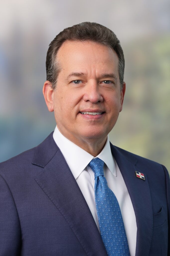 Abinader realiza nuevos nombramientos en Industria y Comercio, Aduanas y Viviendas mediante el Decreto 3-26