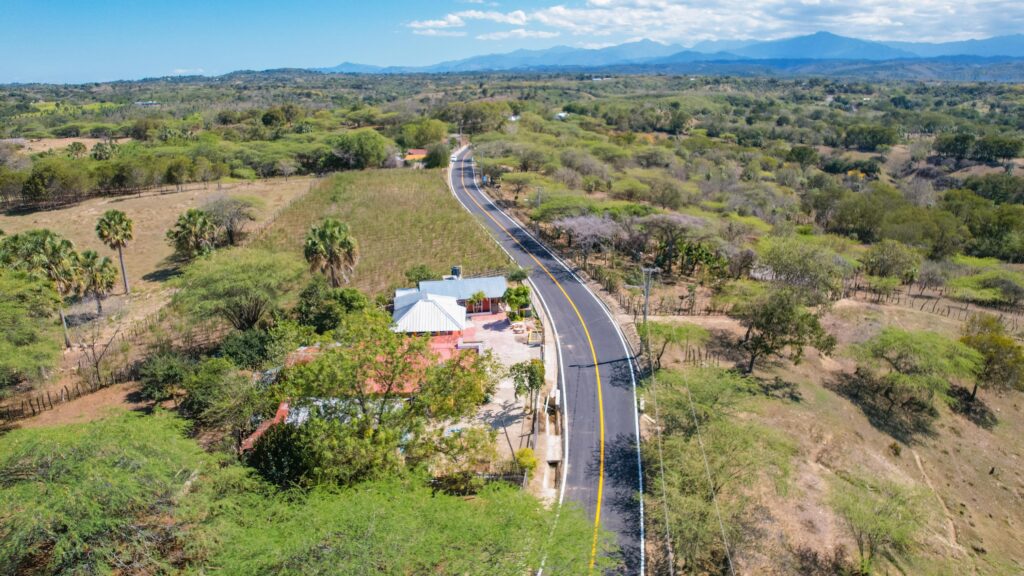 Presidente Abinader fortalece conectividad rural en Santiago Rodríguez con la inauguración de las carreteras Puerta del Mulo y Arroyo Seco