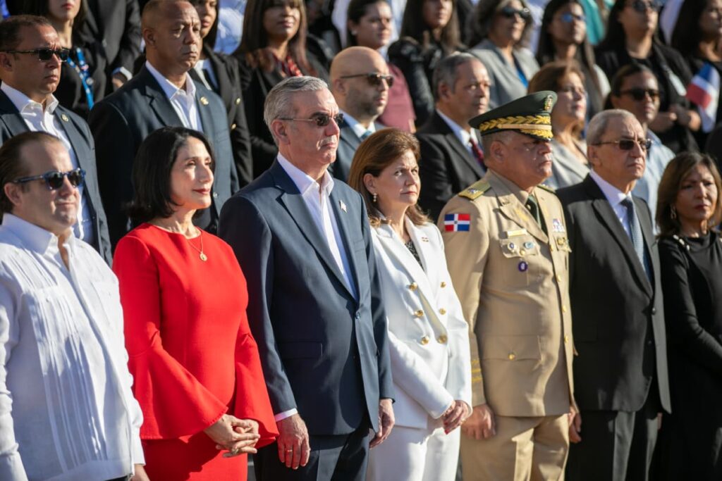 Presidente Abinader encabeza solemne acto con motivo del Día de la Bandera Nacional