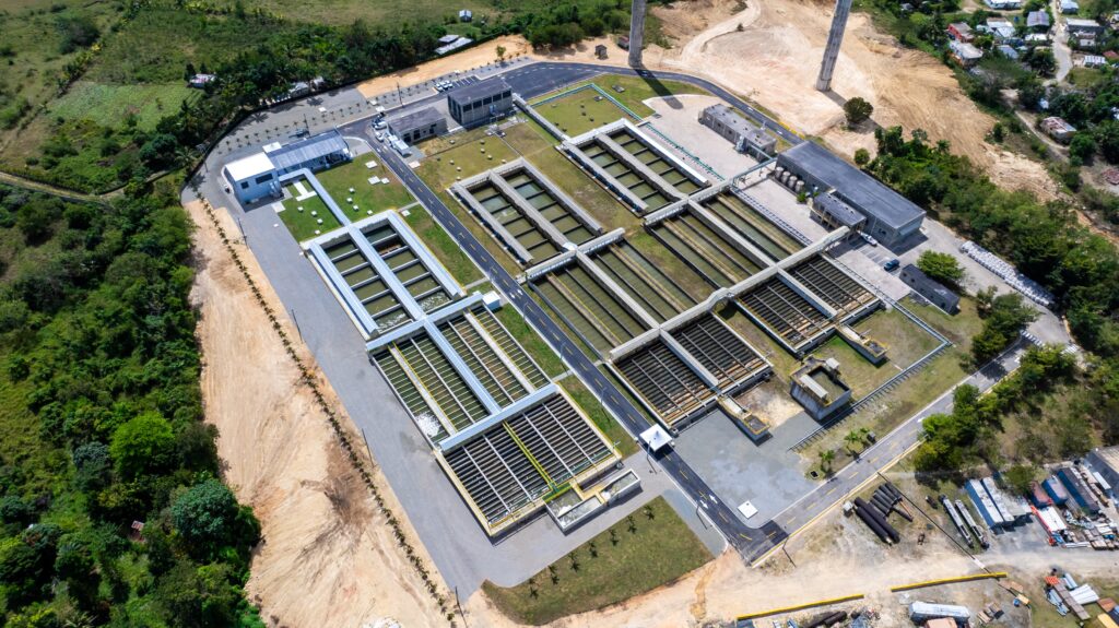 Suberví resalta que la obra fortalece de manera decisiva el abastecimiento en Santo Domingo Este y Santo Domingo Norte y mejora significativamente el acceso y la calidad del servicio de agua potable.