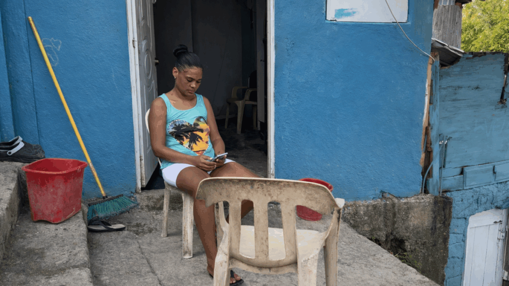 Mujer, madre y “nini”: el rostro femenino de una estadística preocupante