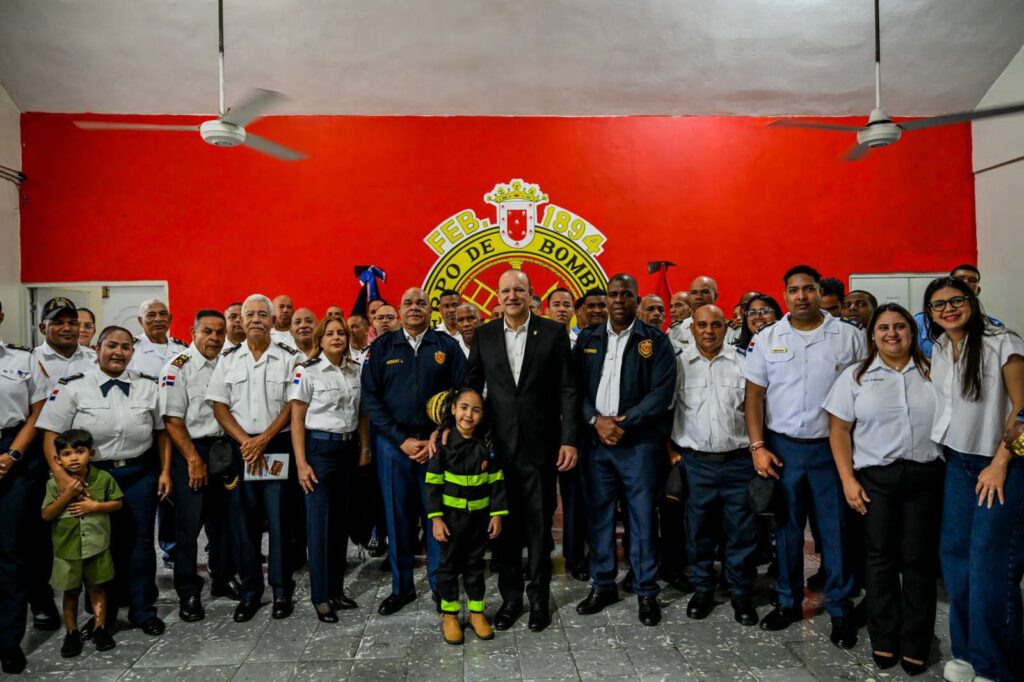 Alcalde destaca labor del Cuerpo de Bomberos y reafirma apoyo institucional en su día