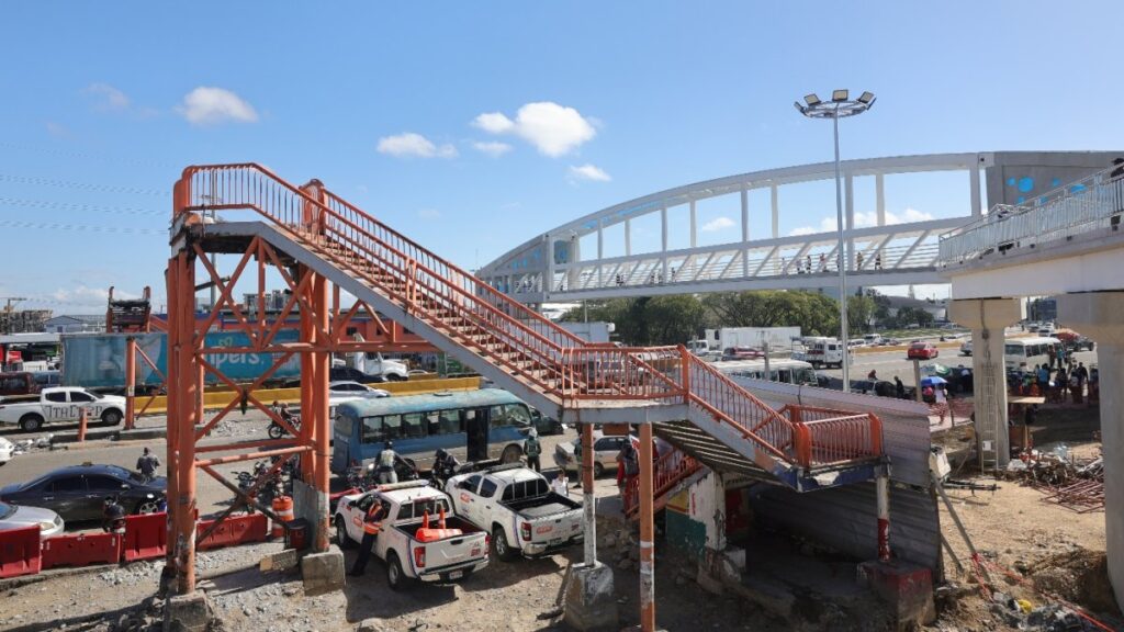 Puente|Usuarios manifiestan su satisfacción por peatonal