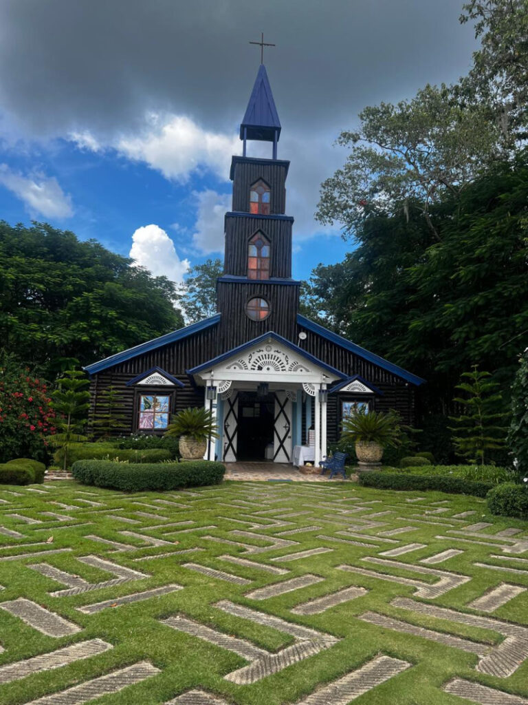 La Milagrosa y el imponente Cristo de Sajoma: un refugio espiritual que transforma la ruta hacia San José de las Matas