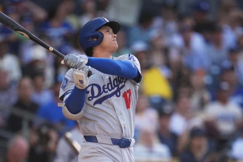 Ohtani jonronea al primer pitcheo y lanza 5 sólidas entradas en triunfo de Dodgers
