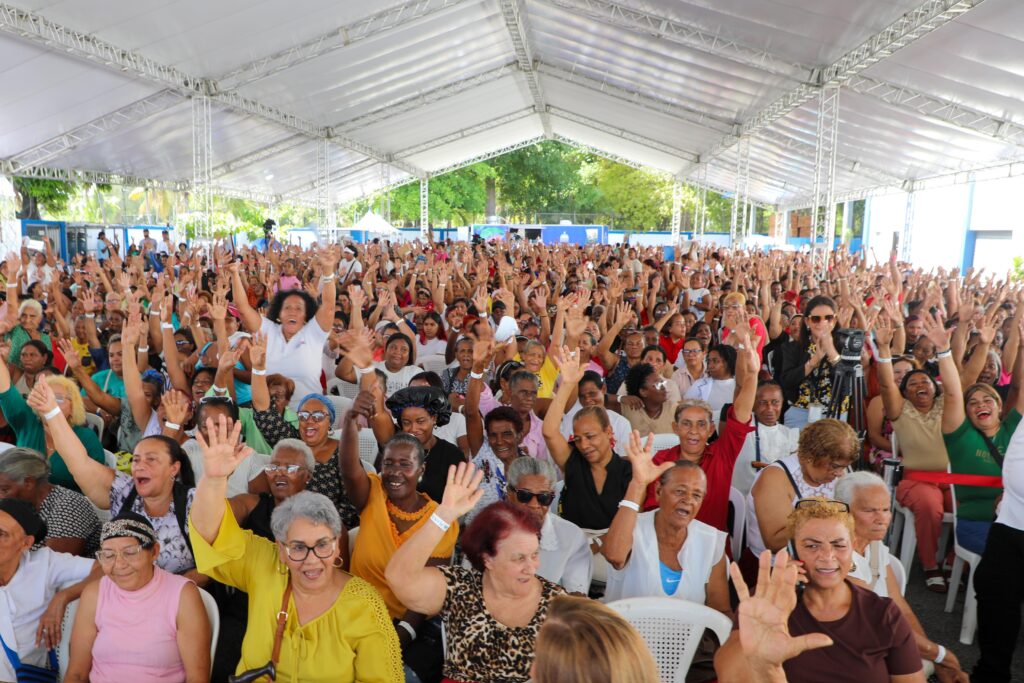 Presidente Abinader destaca sacrificio y fortaleza de las madres dominicanas durante jornada nacional “Madres que Sostienen”