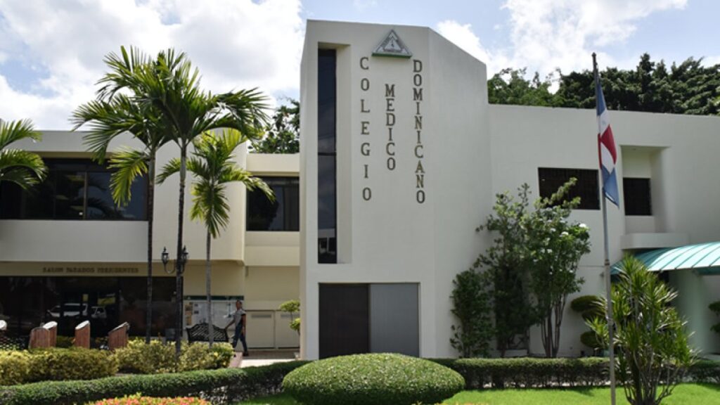 Colegio Médico convoca a paro nacional tras arresto de galenos: los detalles del caso